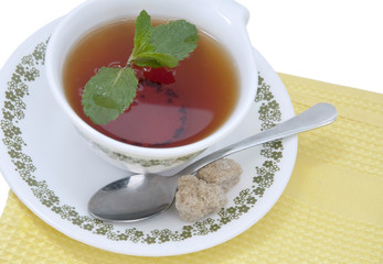 Чай с мятой и коричневым сахаром