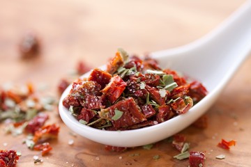 dried tomatoes with basil and salt