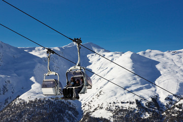 Wyciąg narciarski - alpy - włochy