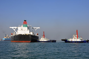 Oil tanker and tugboats