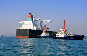 Oil tanker and tugboats