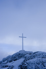 Fototapeta na wymiar Vereistes Gipfelkreuz