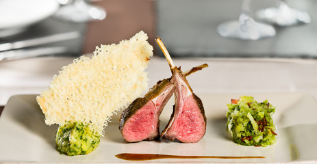 côte agneau © Marc BOSSIROY