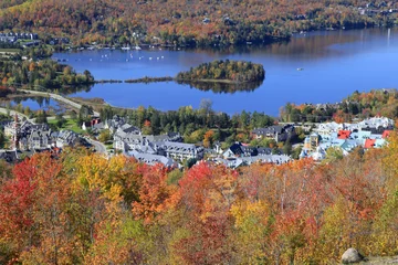 Foto op Canvas Mont Tremblant-meer en dorp, Quebec, Canada © vlad_g
