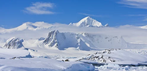 Rolgordijnen snow-capped mountains © Goinyk