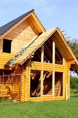 Fototapeta na wymiar Ekologiczny drewniany domek