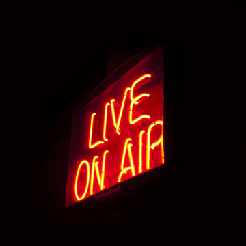 Live on Air neon
