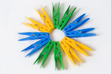 pinces à linges en soleil