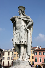 Fototapeta na wymiar Stary pomnik w Padwie - Francesco Morosini