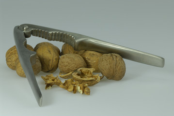 Walnüsse mit Nußknacker