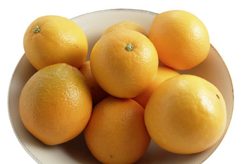 oranges on the plate