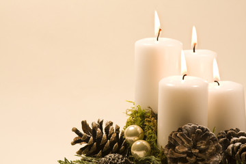 Adentskranz mit Kerzen