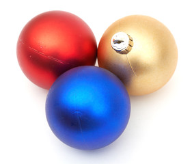 red and blue christmas blubs