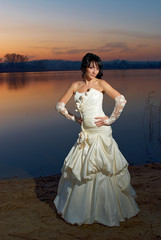Fototapeta na wymiar Bride against the lake