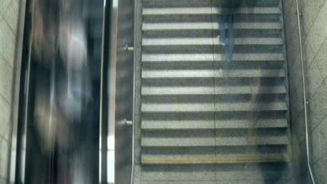 Rolltreppe Bahnhof