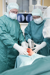 Operation eines Unfallchirurgen