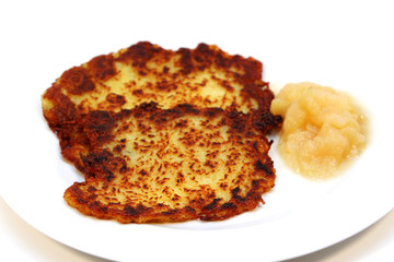 Kartoffelpuffer mit Apfelmus