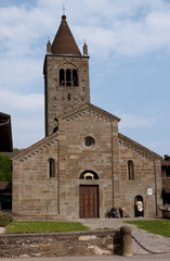 Fototapeta na wymiar Fontanelle opactwo, północne Włochy
