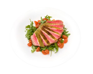 Tagliata tuna with arugula and cherry tomatoes