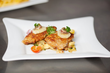 teller mit schnitzel