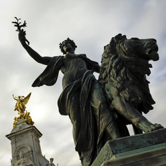 Fototapeta na wymiar Victoria Monument Memorial outside Buckingham Palace, London