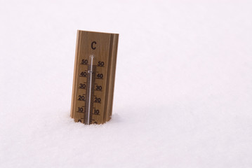 Thermometer im Schnee