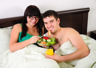 Obraz na płótnie Canvas Young couple at breakfast