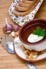 Куриный бульон с гренками