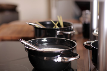 Töpfe in der Küche