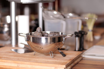 Vitelotte Kartoffeln in der Küche