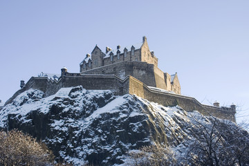 edinburgh castle in snow