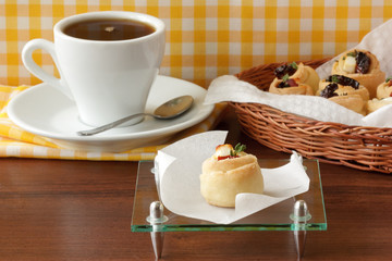 Breakfast: a cup of coffee and a small pie