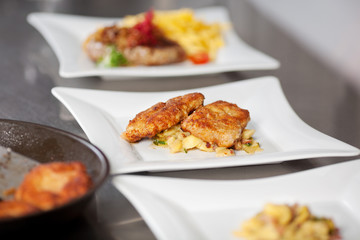 teller in der restaurantküche