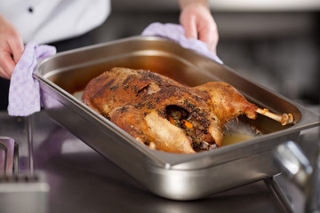gänsebraten aus dem ofen