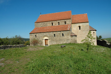 Fototapeta na wymiar Stary kościół w stylu romańskim. Cisnadioara, Rumunia