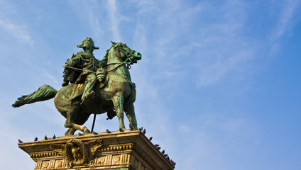 Fototapeta na wymiar Vittorio Emanuele monument in Milan