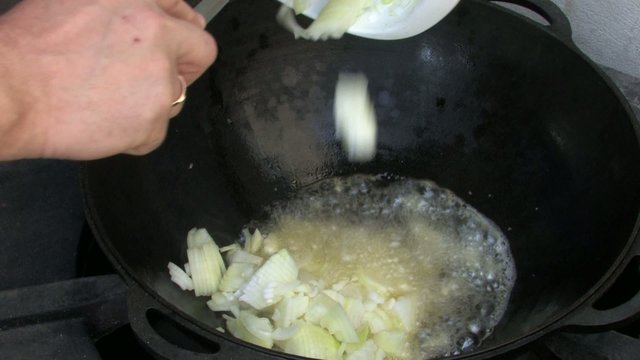 Frying onion in Boiling melted fat in Wok