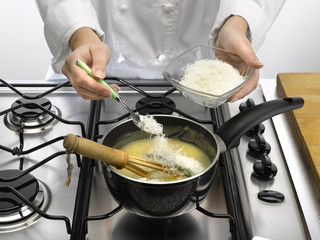 saupoudrer de farine ou de fromage