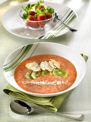 soupe de fruits meringuée aux amandes