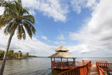 Kiosque sur pilotis mer des Caraïbes