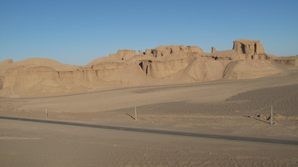 Fototapeta na wymiar Route dans le désert
