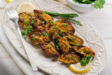 mussel au gratin- cozze gratinate
