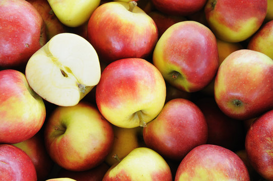 &Auml;pfel, hier Elstar auf dem Markt
