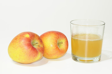 Äpfel und Apfelsaft