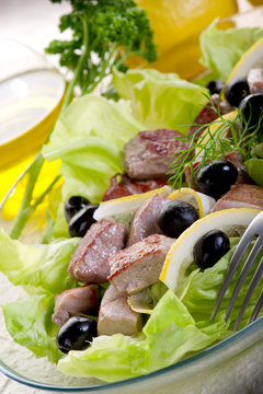 grilled tuna over green salad- tonno grigliato in insalata