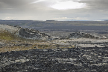 Campo de lava y fumarolas