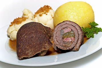 Roulade mit Kartoffelkloß & Blumenkohl