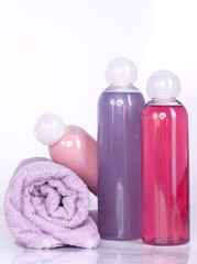 Obraz na płótnie Canvas butelki żelu pod prysznic - Pielęgnacja ciała