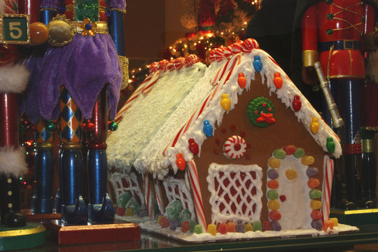 Gingerbread Christmas House Decoration