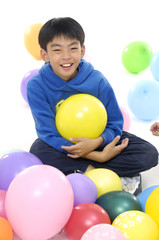 Fototapeta na wymiar happy boy with colorful balloons